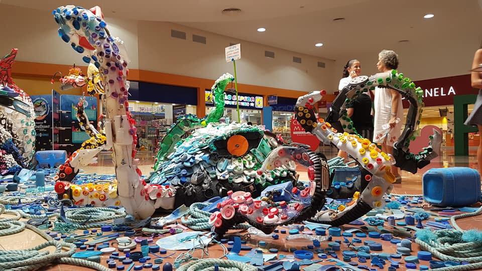 Noticaribe: Presentan la “Escul-Trash”, arte con basura contra la contaminación plástica
